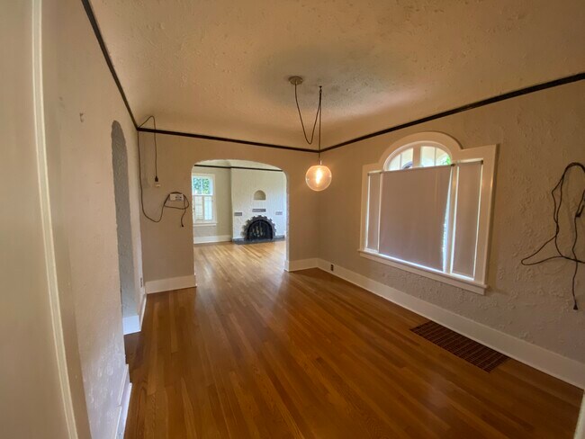 Dining Room - 1501 N Cedar St