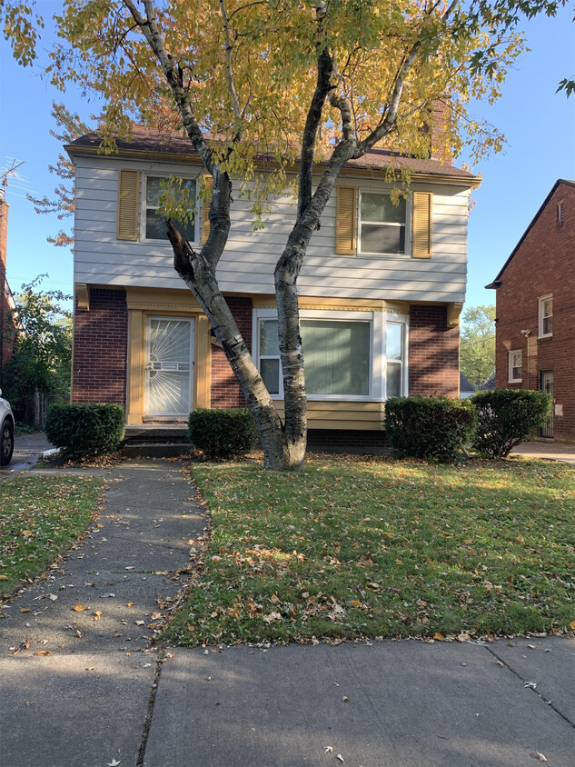Primary Photo - 12100 Lansdowne St