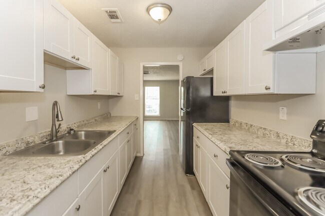 Building Photo - 6822 W Fuqua Dr