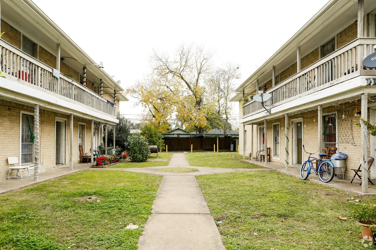 Primary Photo - Tropicana Apartments