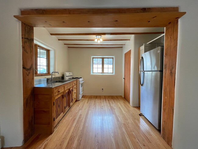 Building Photo - 703 Alto St