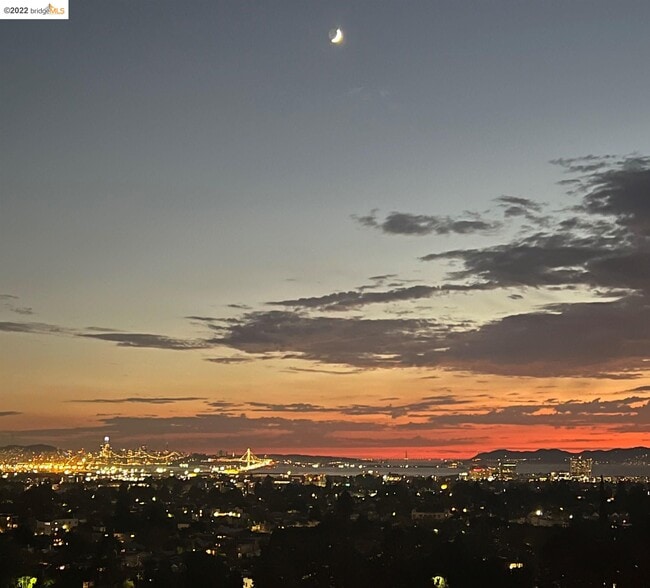 Foto del edificio - 5727 Country Club Dr