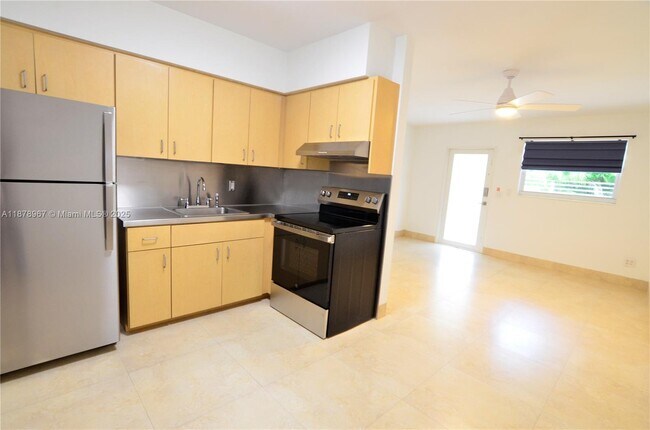 Foto del edificio - 3050 Virginia St