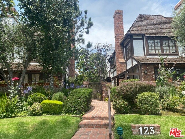 Primary Photo - 123 GEORGINA Ave