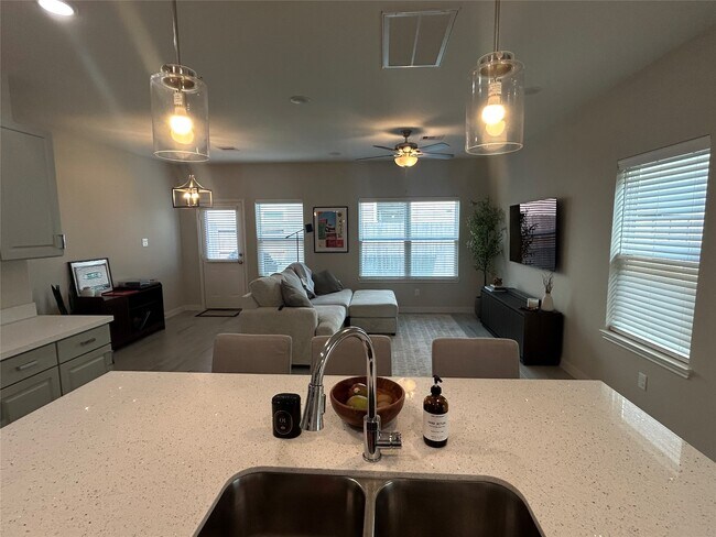 Building Photo - 1511 Revolution Way