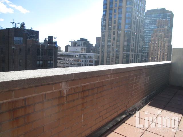 Building Photo - 350 E 52nd St