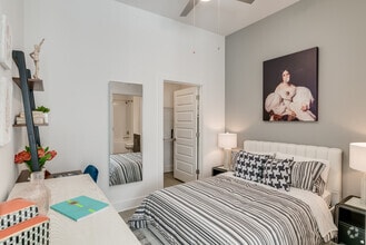 Bedroom - Link Apartments® Grant Park