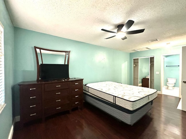 Photo - 106 Coralwood Cir House