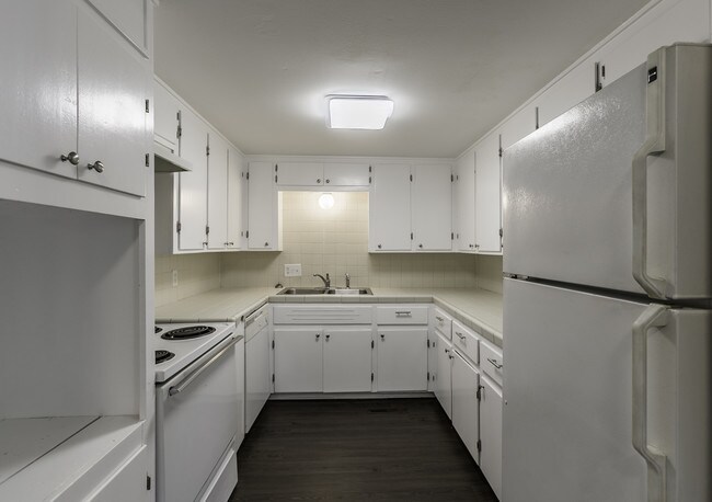 Cocina en apartamento 2/2 - University Apartments