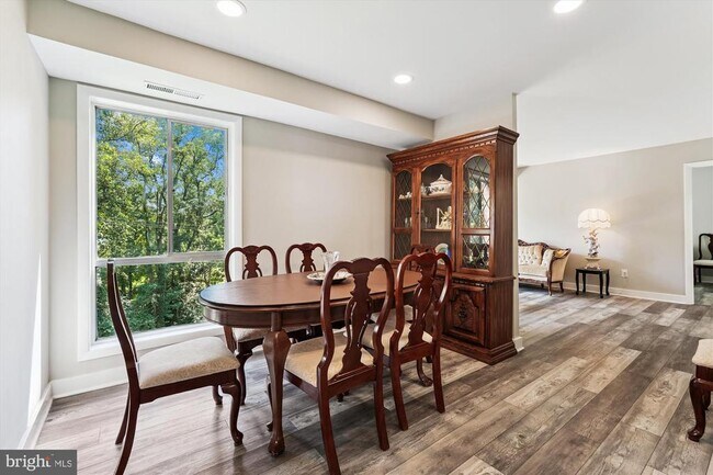 Foto del edificio - 11907 Parklawn Dr