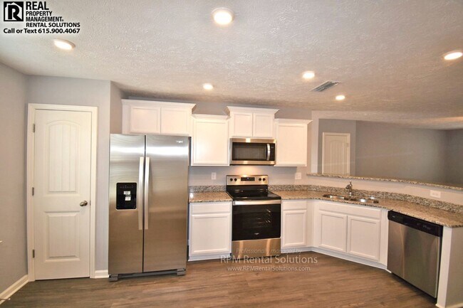 Foto del edificio - Beautiful 3BR/2.5BA Smyrna townhome less t...