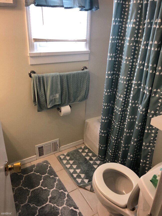 Building Photo - 3 br, 1 bath House - 112 Graham Ave