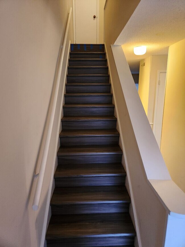 Building Photo - Chapel Hill / The Oaks Townhome