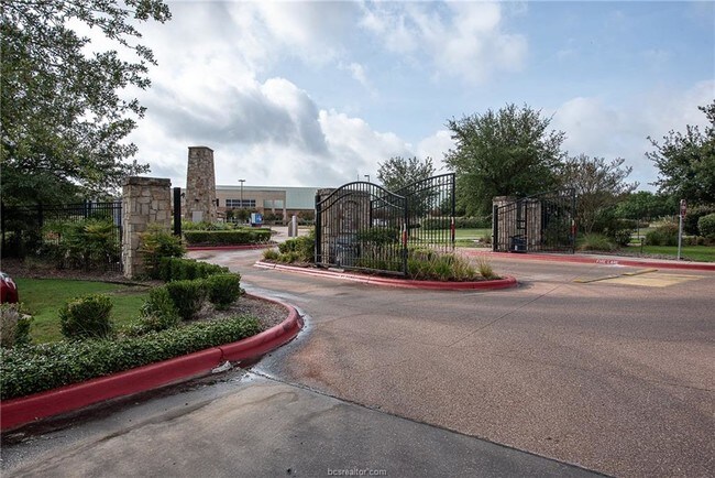 Building Photo - 305 Holleman Dr E