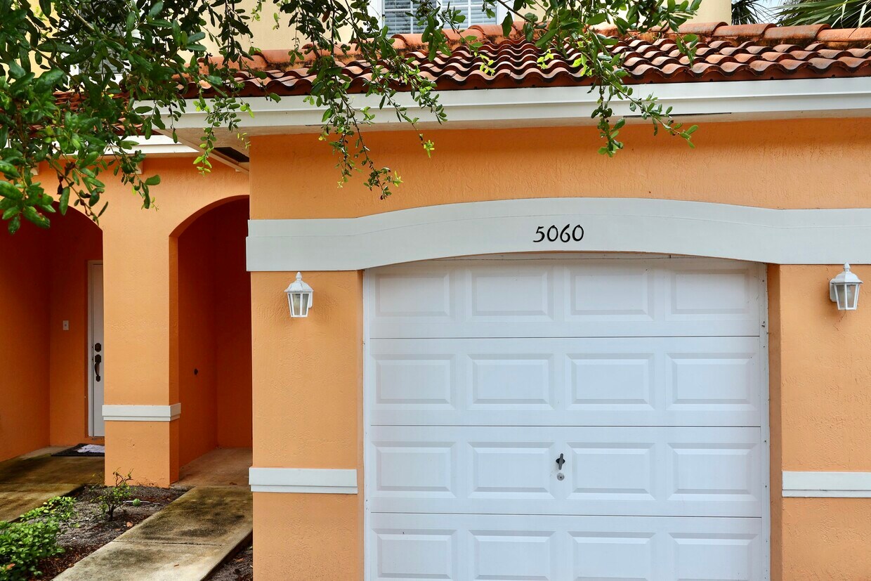 Foto principal - 5060 SE Mariner Garden Cir