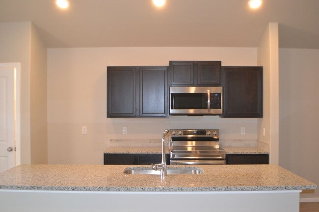 Building Photo - House For Lease in Midland