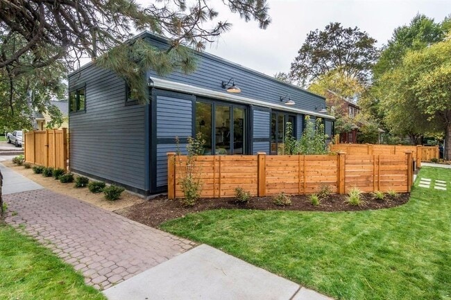 Building Photo - Modern Cottage in Prime Downtown Bend Loca...