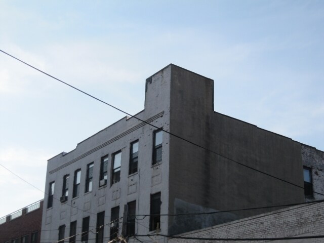 Building Photo - 269-271 Meserole St