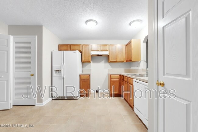 Building Photo - 8400 McGirts Village Ln