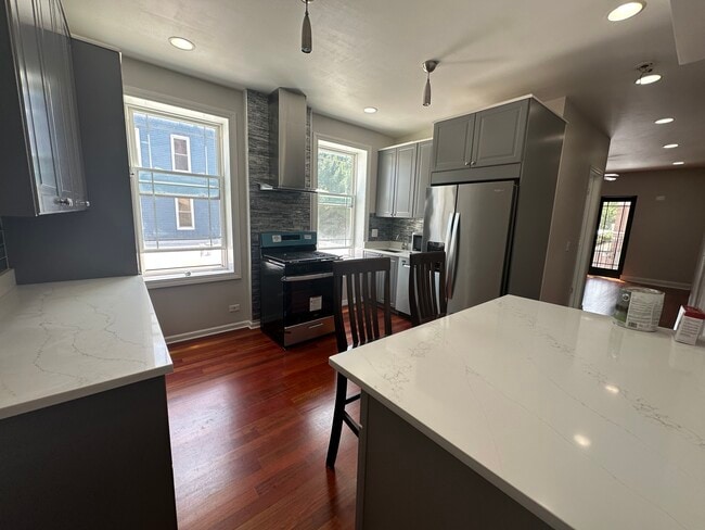 Kitchen - 2216 W Belmont Ave