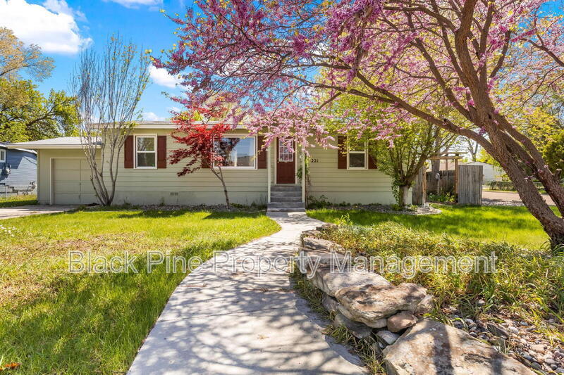 Primary Photo - 221 W Elm St