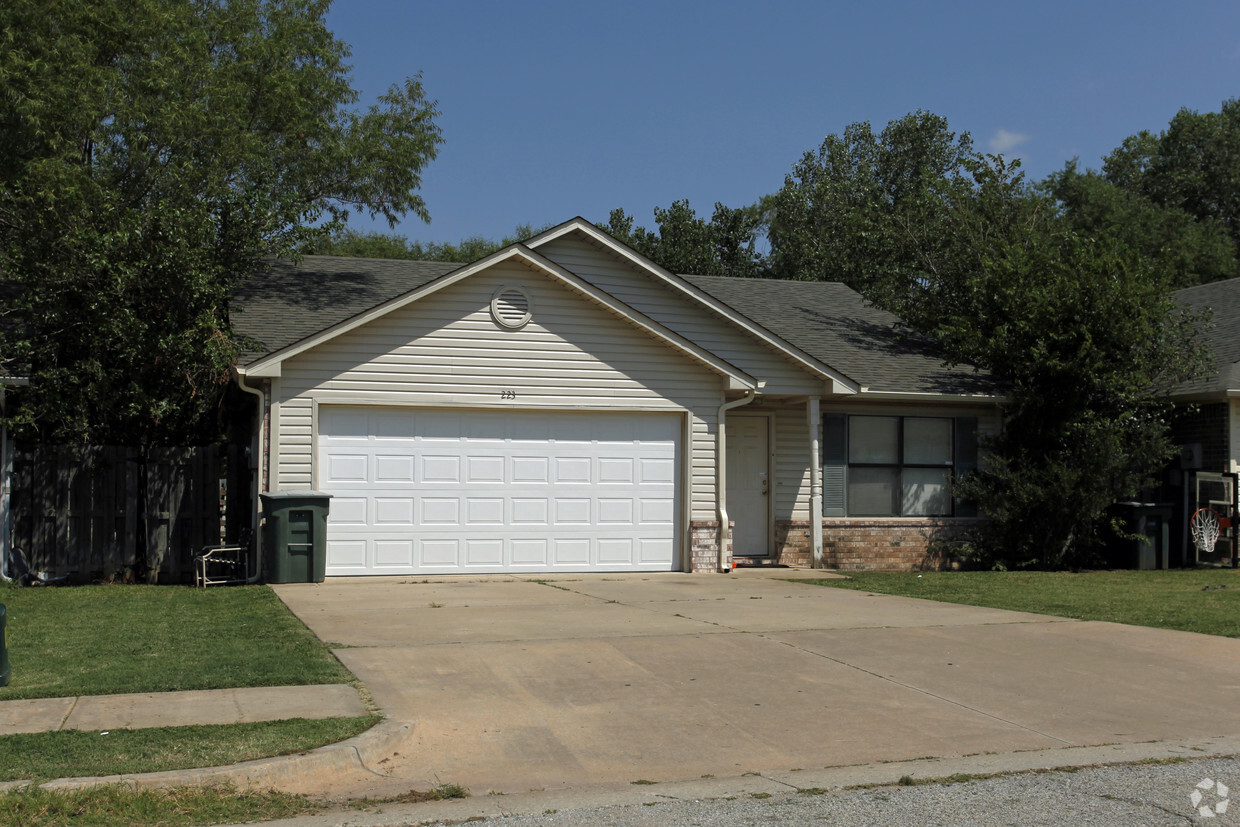 Building Photo - Brookstone Park