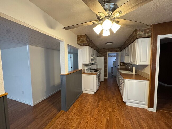 Foto del edificio - 632 NE Meadow Ave