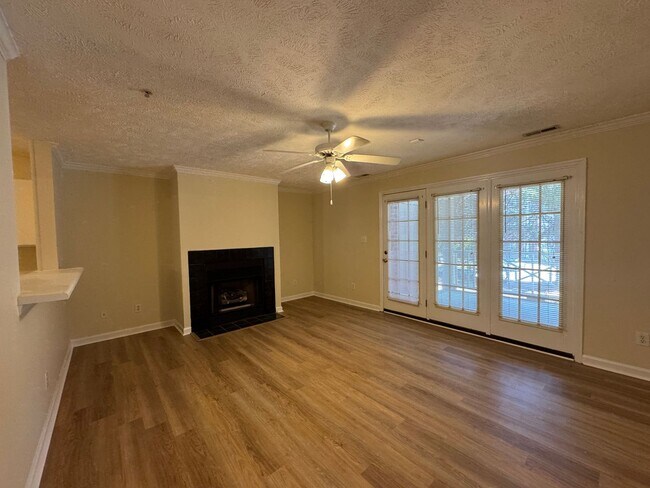 Foto del edificio - Lovely 2 Bedroom King's Grant Condo