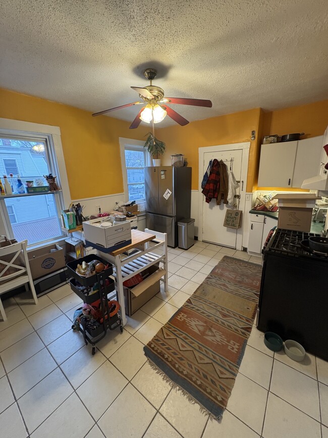 Building Photo - 66 Callender St