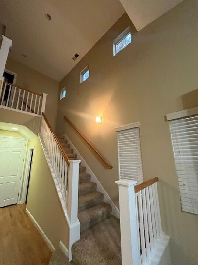 Foto del edificio - Available Now!