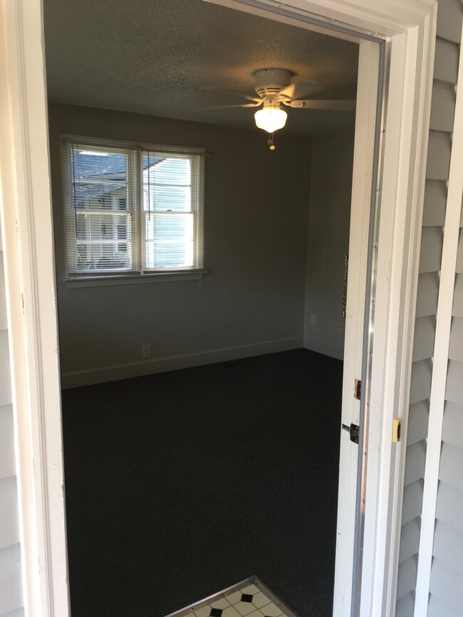 Building Photo - 221 N Roberson St