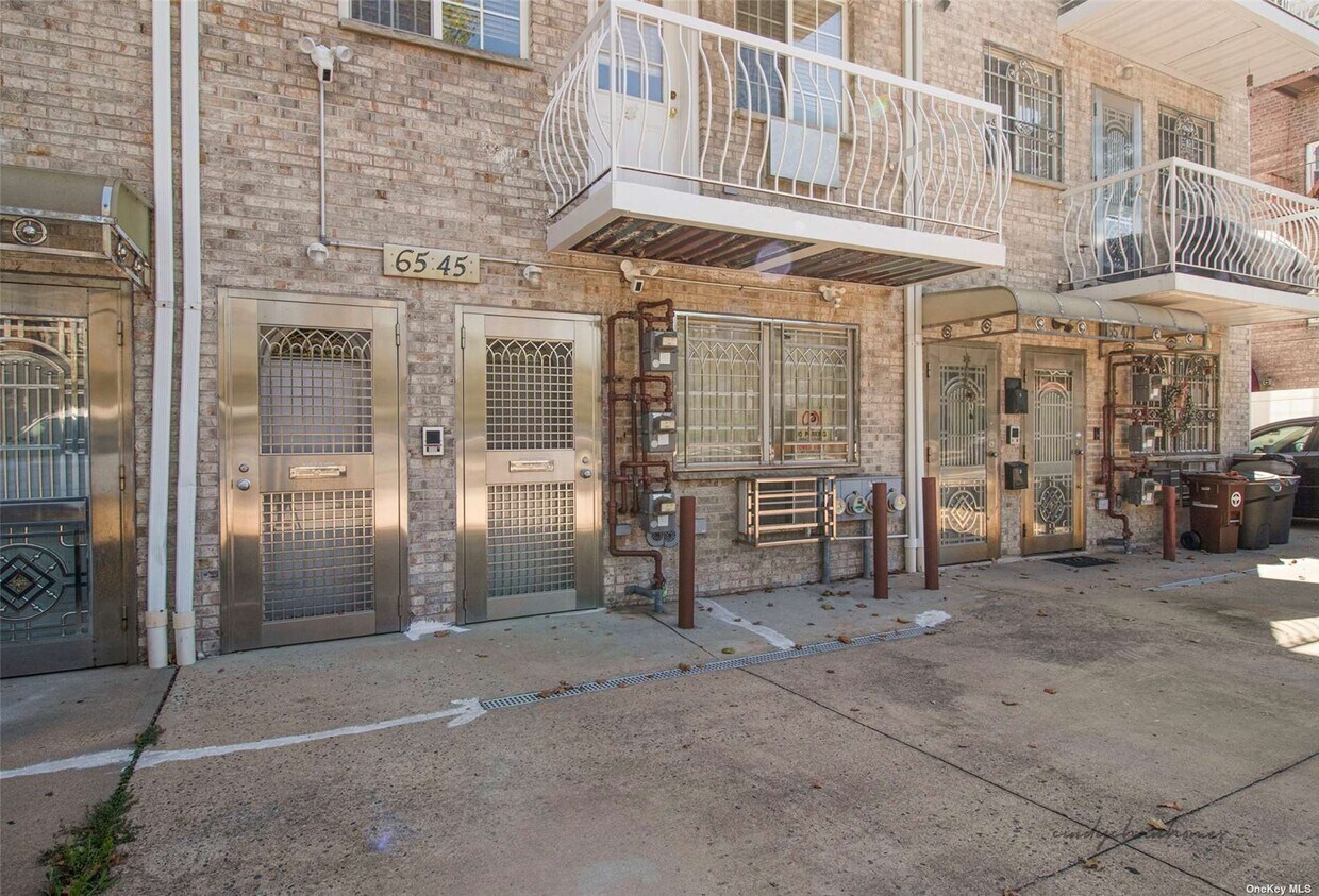 Primary Photo - 65-45 110th St