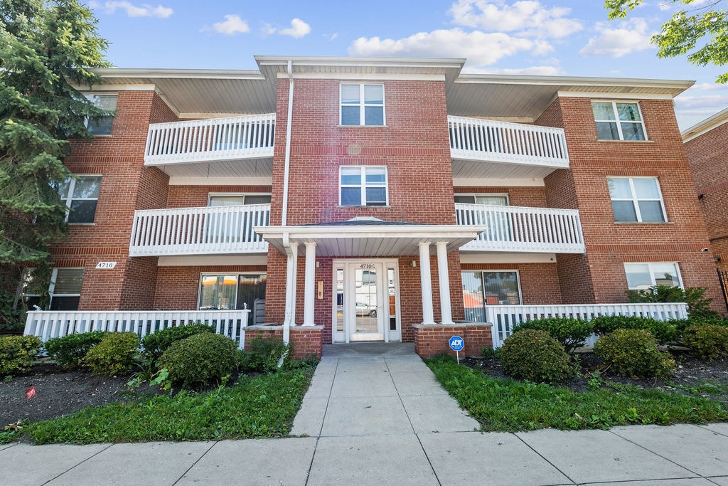 Primary Photo - 4710C N Elston Ave