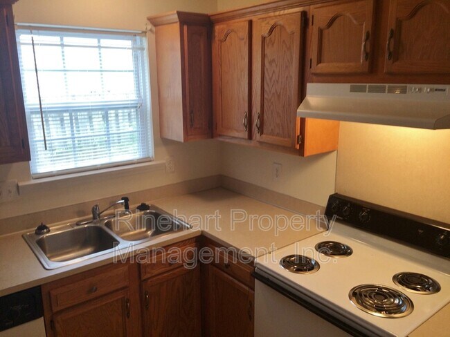 Building Photo - 1033 Park Meadow Dr