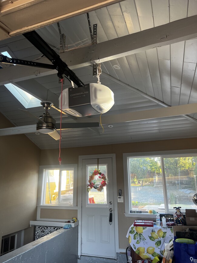 Building Photo - 365 W Plumb Ln