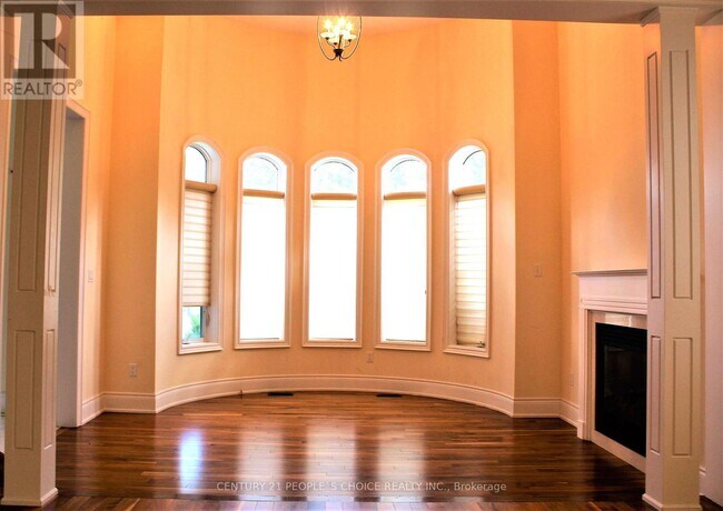 Building Photo - 1275 Saginaw Crescent