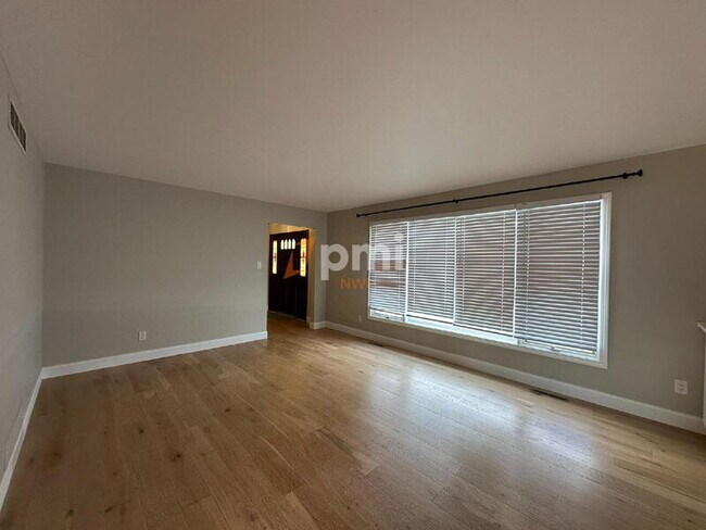 Foto del edificio - 9604 Walnut Dr