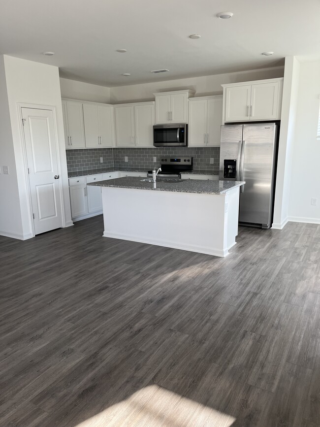 Kitchen- New Appliances - 3632 Pamlico St