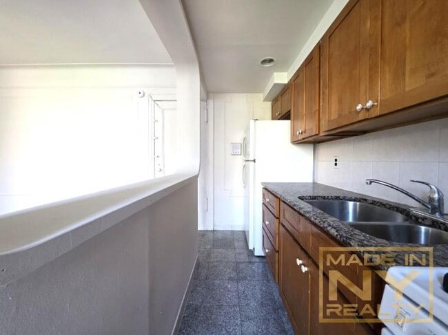 Foto del edificio - 1 bedroom in FLUSHING NY 11358