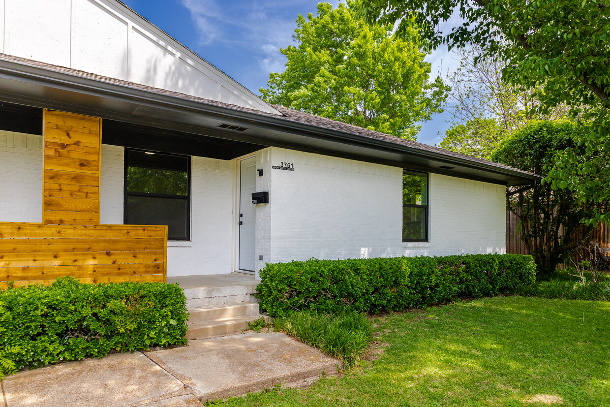 Foto principal - 3761 High Vista Dr