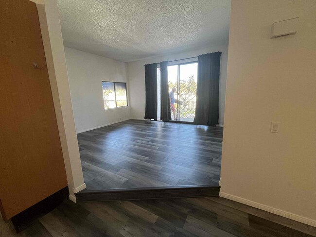 Very large living room leads to oversized balcony - 8310 Regents Rd