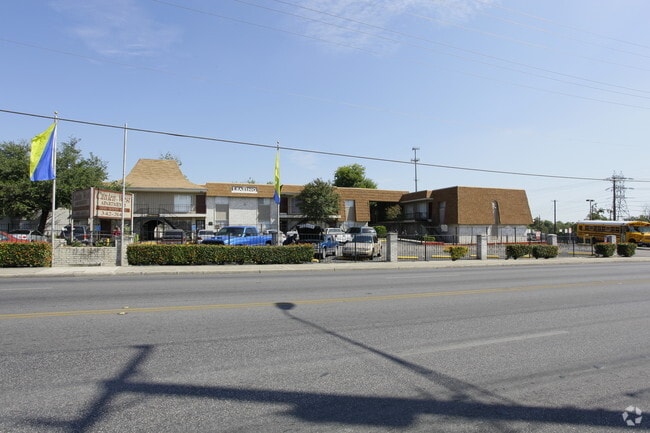 Building Photo - Canlen West Apartments