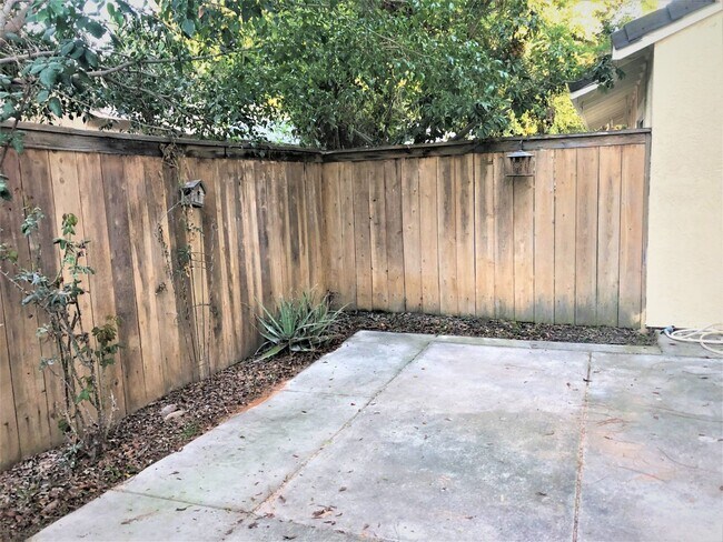 Foto del edificio - Beautiful 3 BD, 2.5 BA Townhome At The Gro...