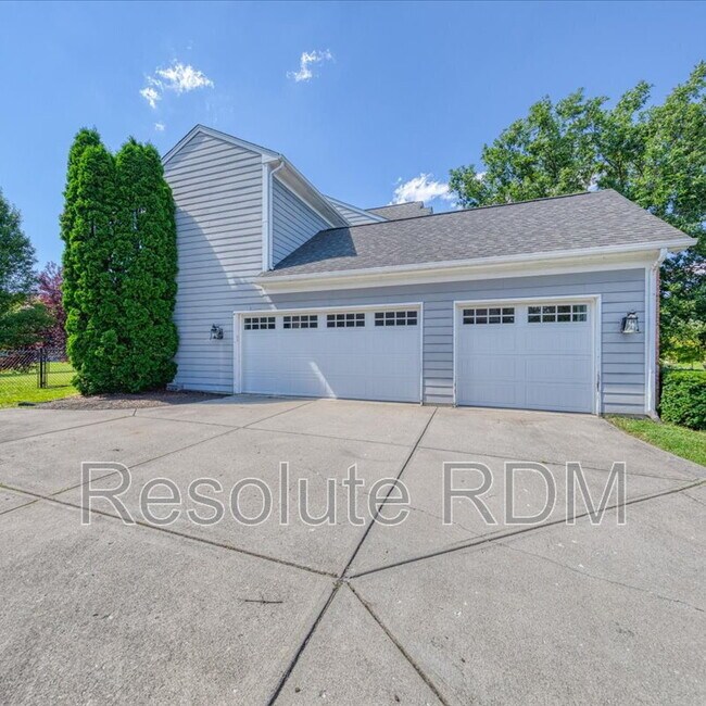 Foto del edificio - 8262 Plumwood Ln