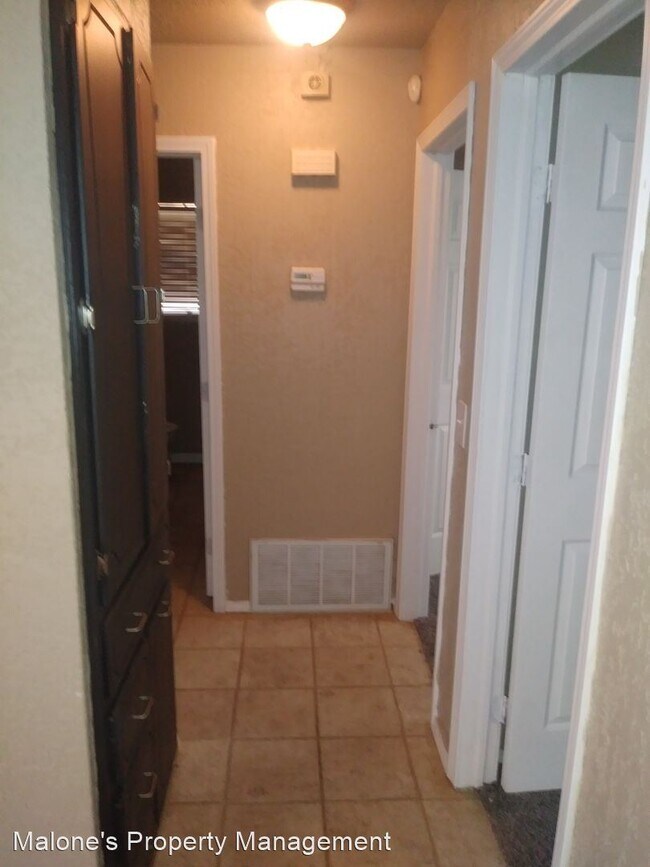Building Photo - 3 br, 1.5 bath House - 3108 Beechwood Dr.