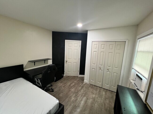 Foto del edificio - 905 NW 7th Ave