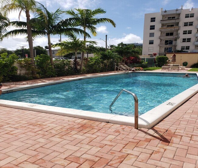 Foto del edificio - 200 S Birch Rd