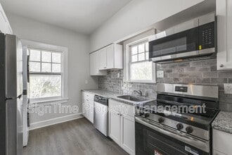 Building Photo - 460 Summit Ave