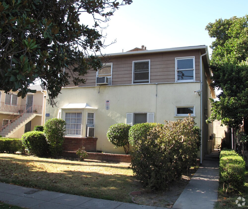 Building Photo - 11662-11664 Chandler Blvd