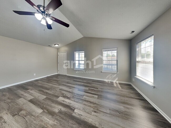 Foto del edificio - 9973 Waterside Dr